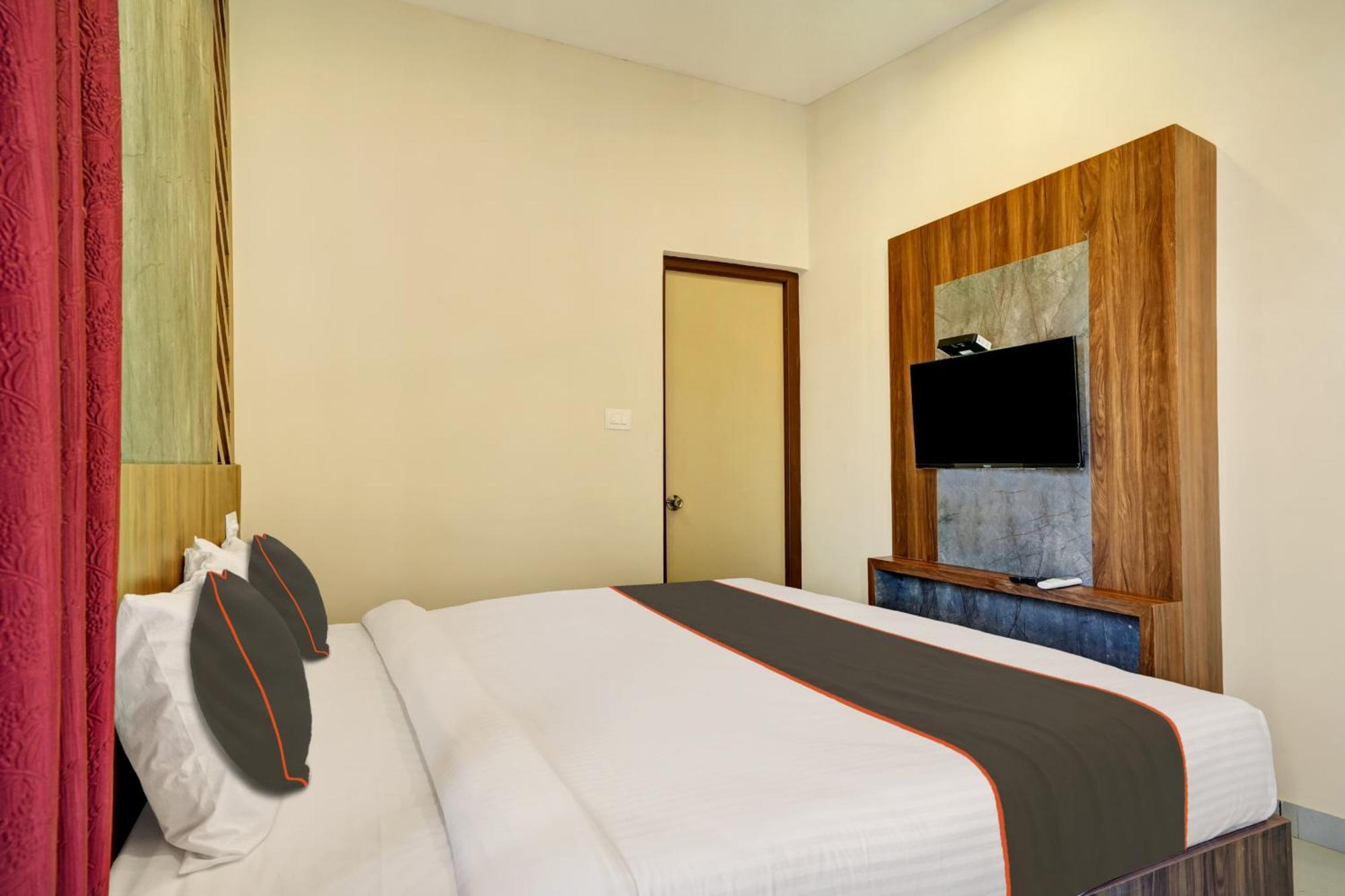Gypsy Hotel Cusat Kochi Extérieur photo