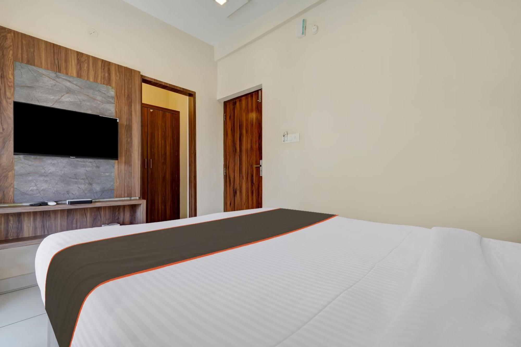 Gypsy Hotel Cusat Kochi Extérieur photo