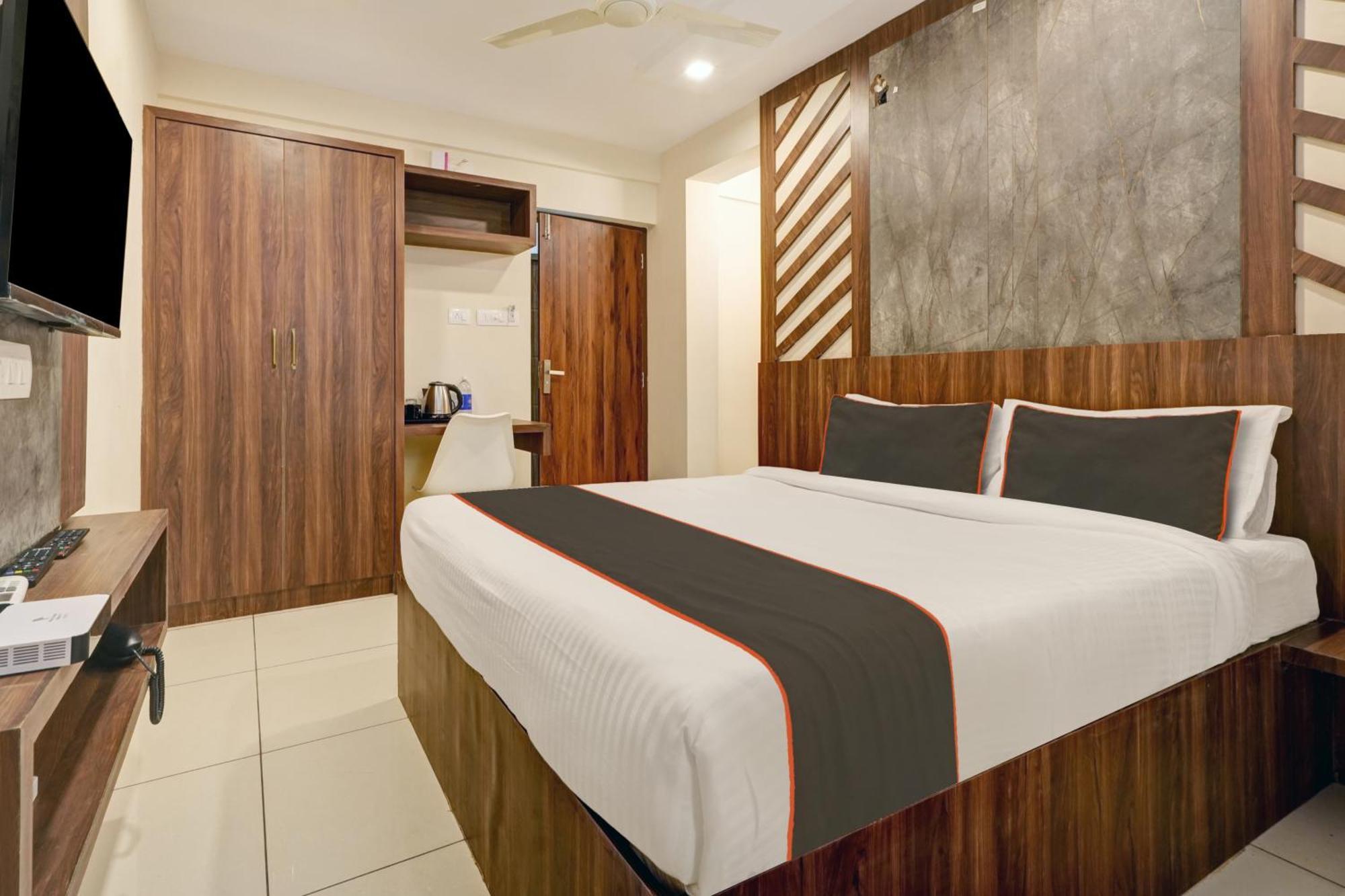 Gypsy Hotel Cusat Kochi Extérieur photo