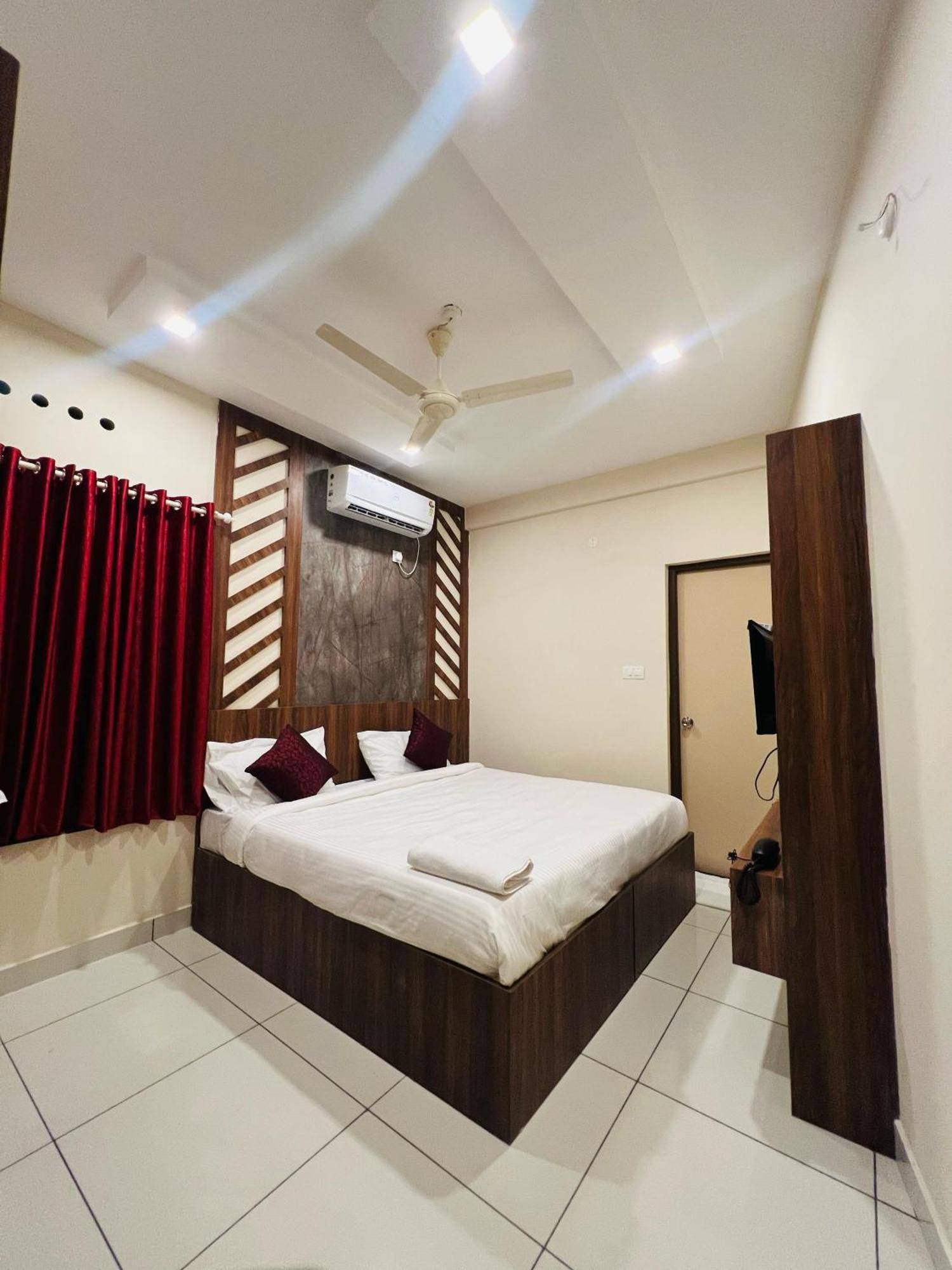 Gypsy Hotel Cusat Kochi Extérieur photo
