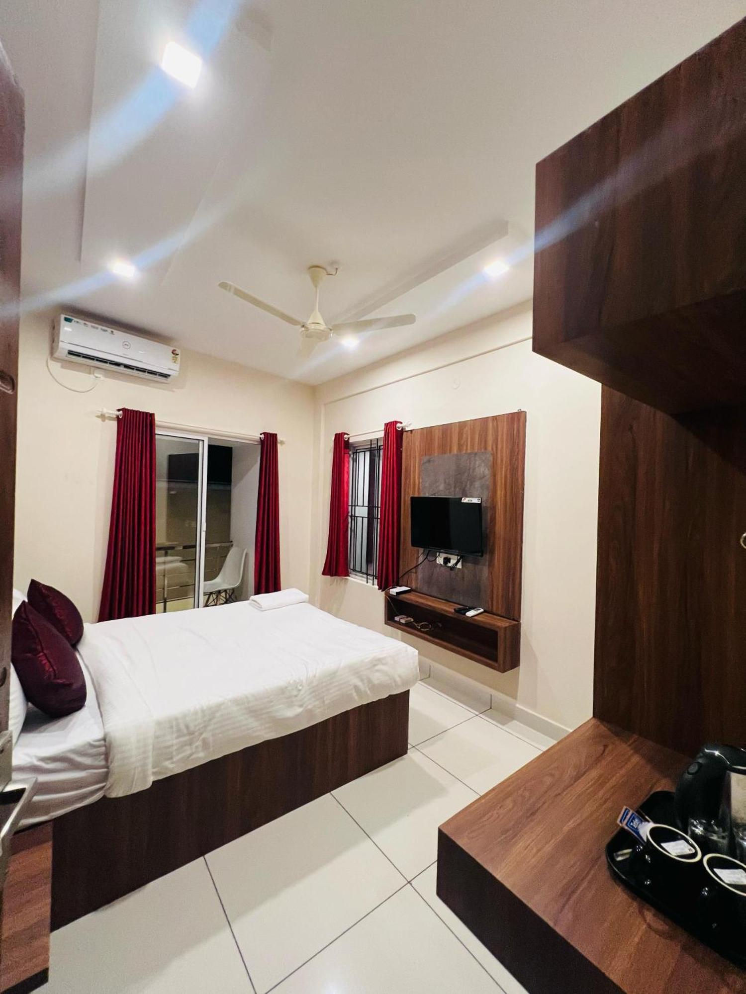 Gypsy Hotel Cusat Kochi Extérieur photo
