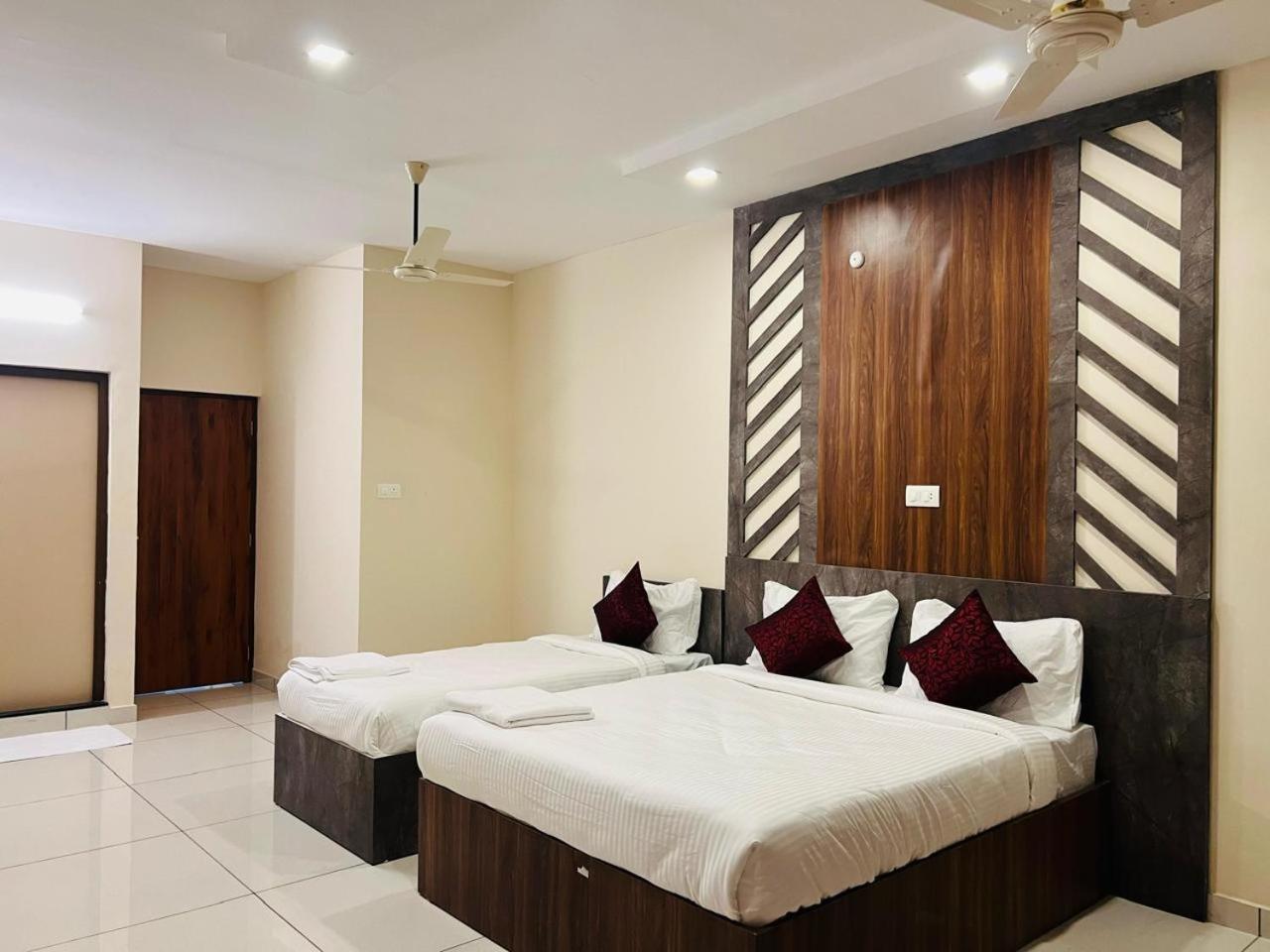 Gypsy Hotel Cusat Kochi Extérieur photo